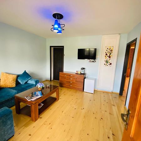 Guesthouse Alpenrose Mestia Bagian luar foto