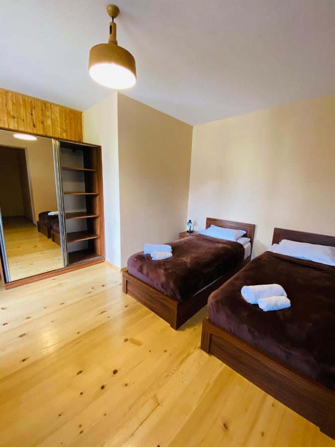 Guesthouse Alpenrose Mestia Bagian luar foto