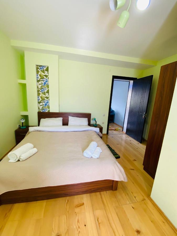 Guesthouse Alpenrose Mestia Bagian luar foto