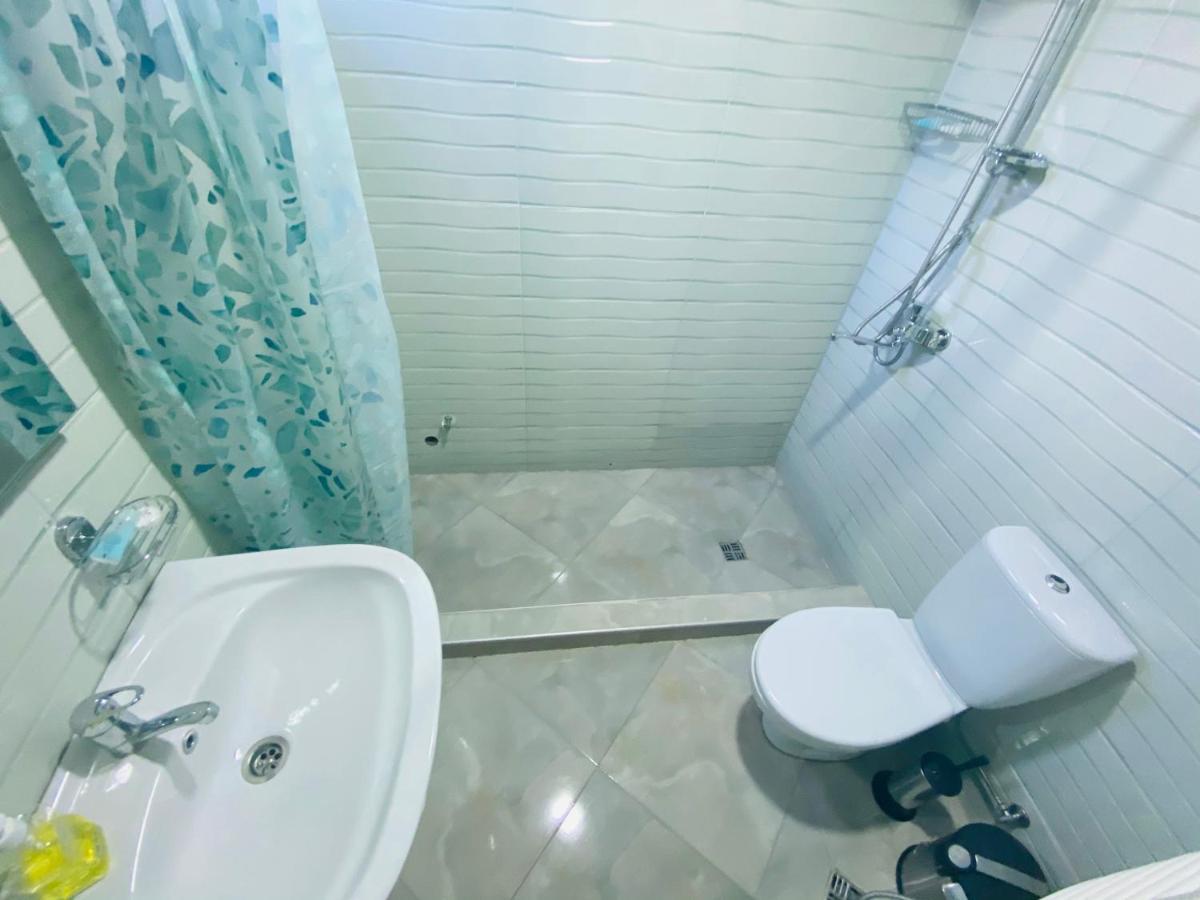 Guesthouse Alpenrose Mestia Bagian luar foto