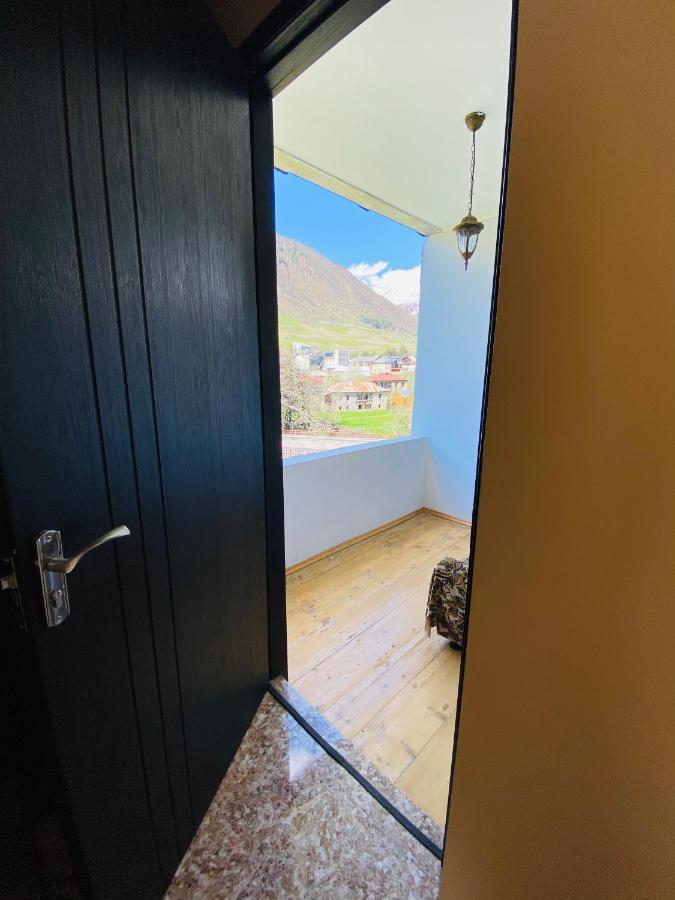 Guesthouse Alpenrose Mestia Bagian luar foto
