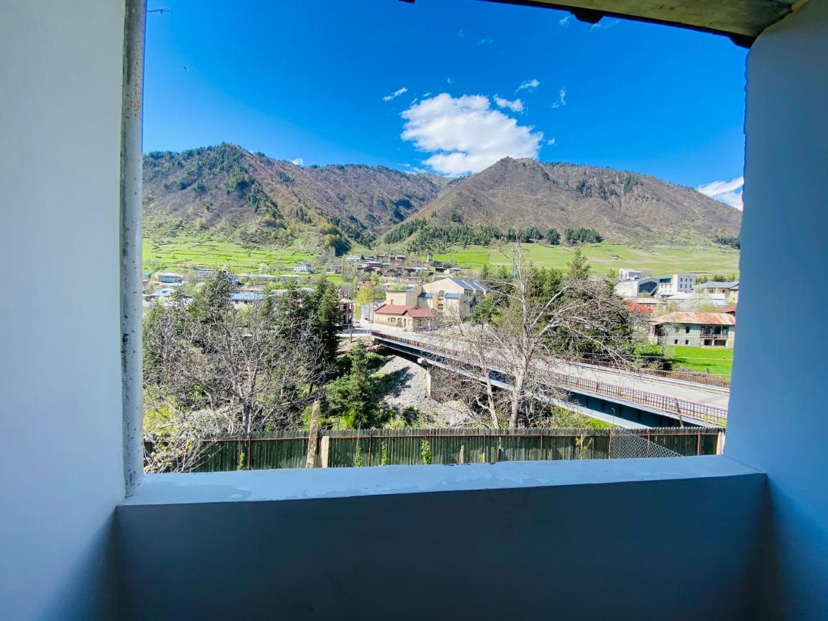 Guesthouse Alpenrose Mestia Bagian luar foto