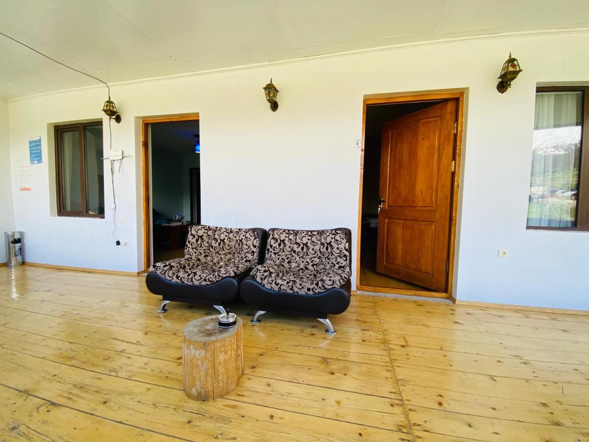 Guesthouse Alpenrose Mestia Bagian luar foto