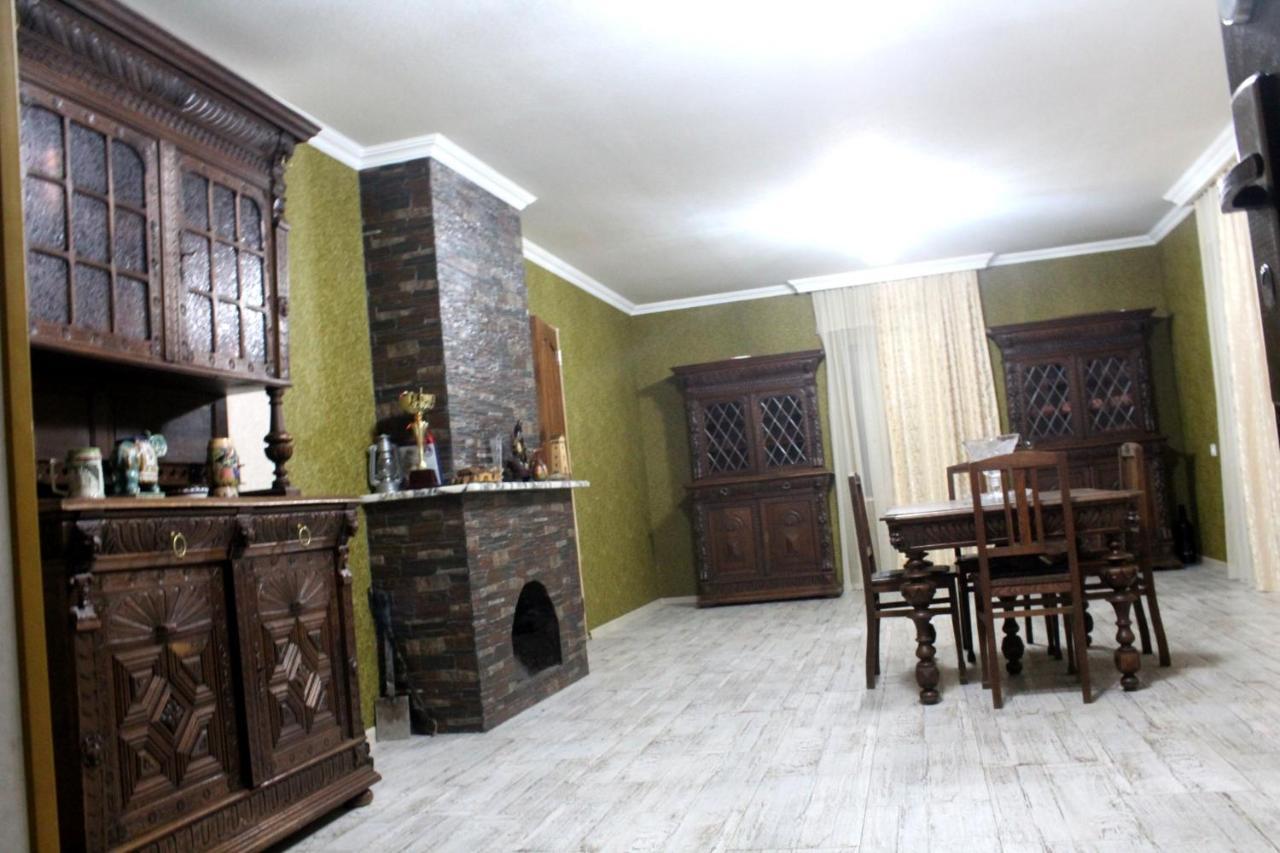 Guesthouse Alpenrose Mestia Bagian luar foto