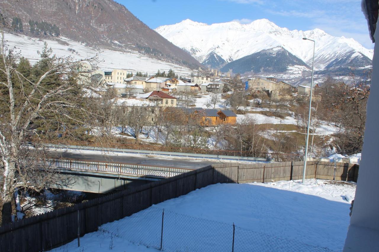 Guesthouse Alpenrose Mestia Bagian luar foto