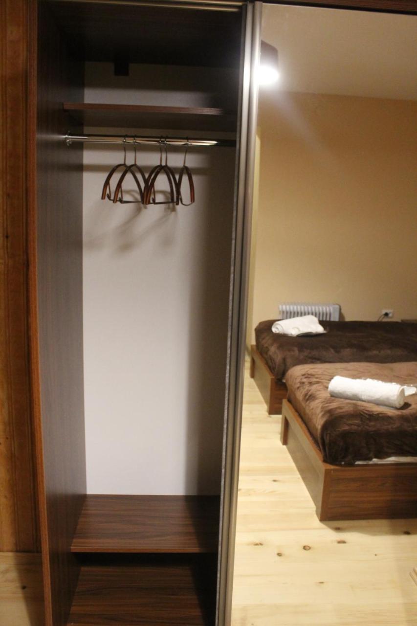 Guesthouse Alpenrose Mestia Bagian luar foto