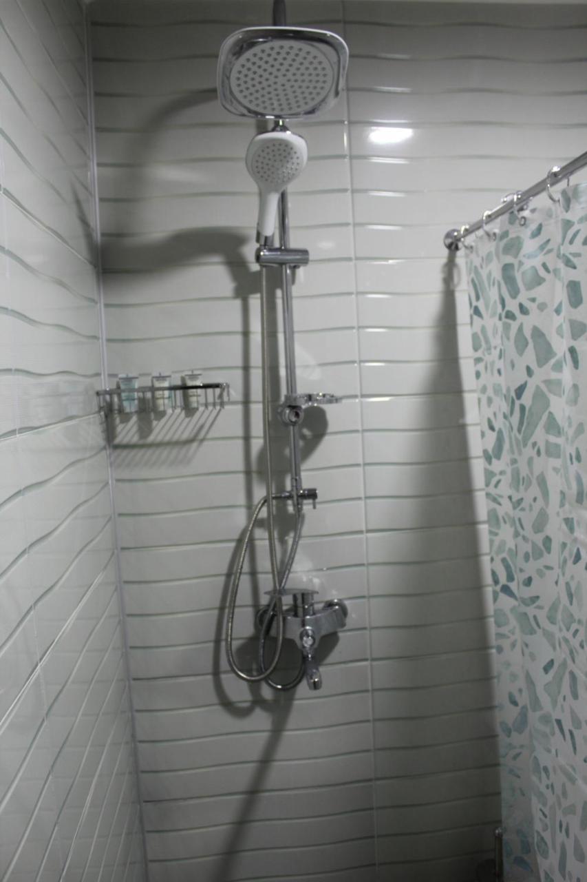 Guesthouse Alpenrose Mestia Bagian luar foto