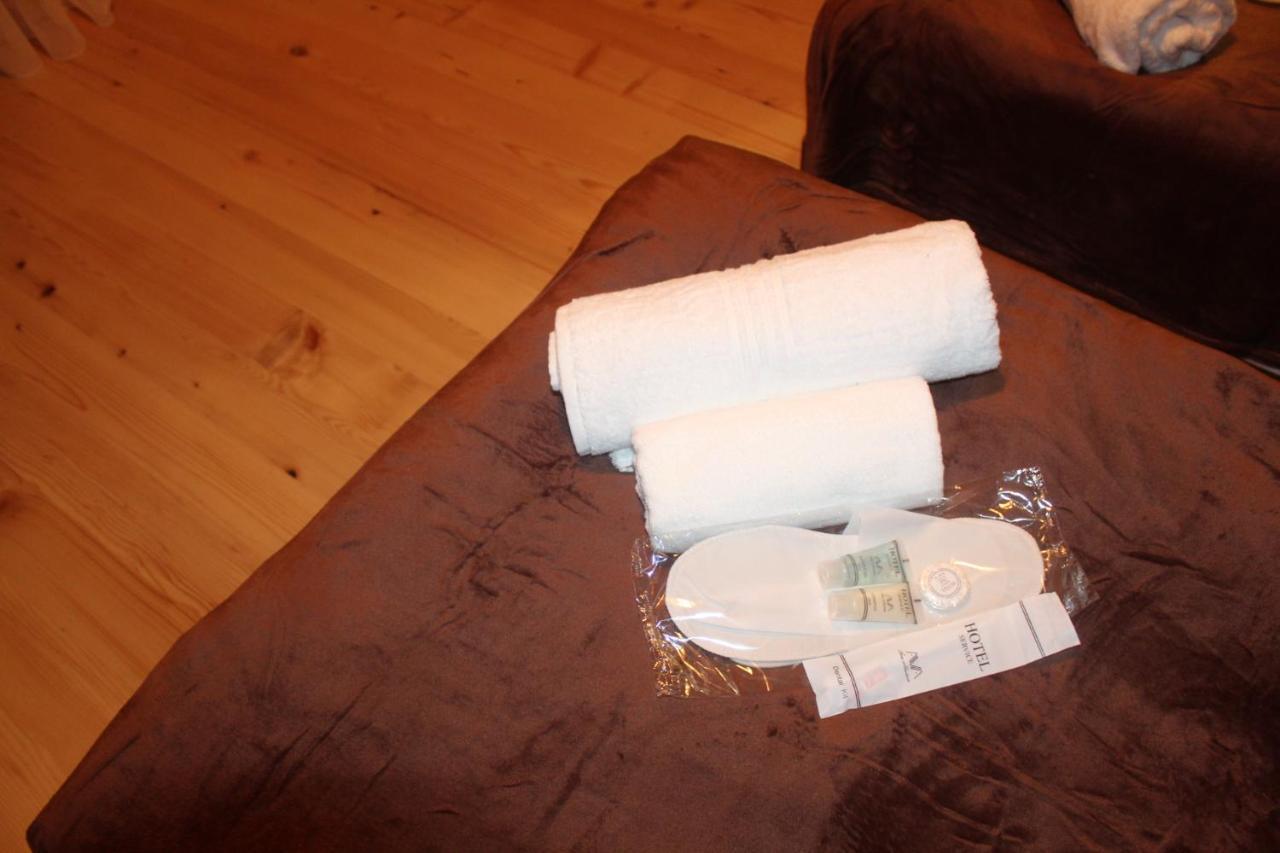 Guesthouse Alpenrose Mestia Bagian luar foto