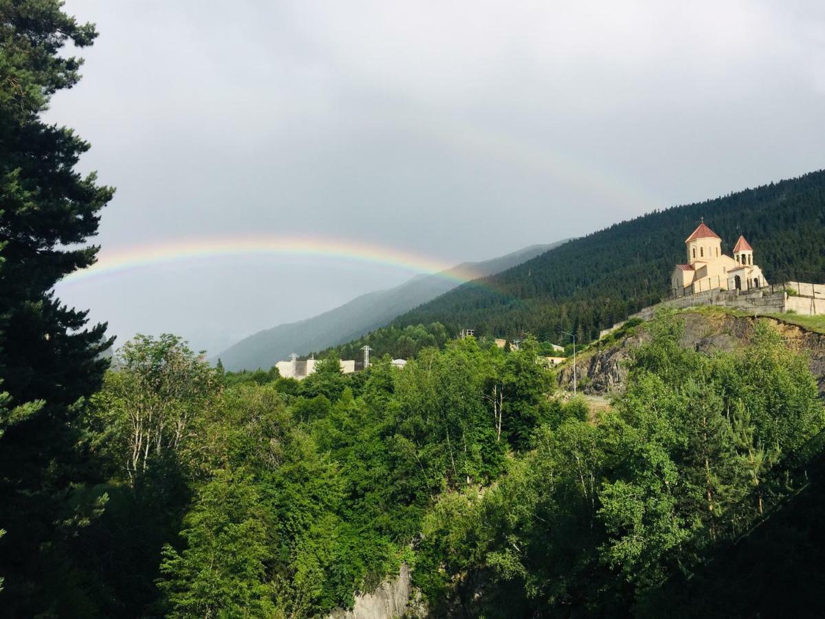 Guesthouse Alpenrose Mestia Bagian luar foto