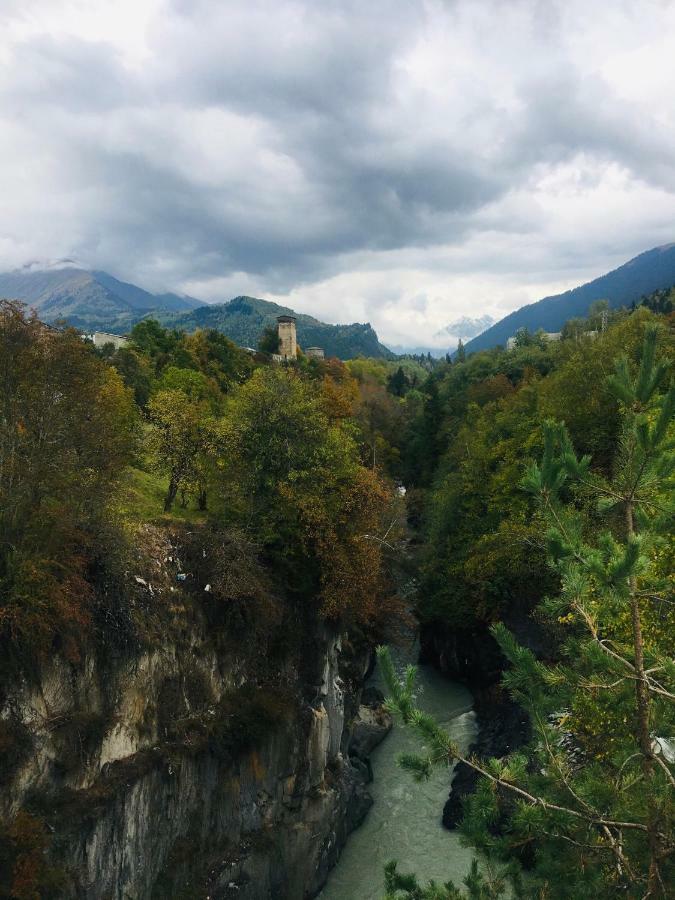 Guesthouse Alpenrose Mestia Bagian luar foto