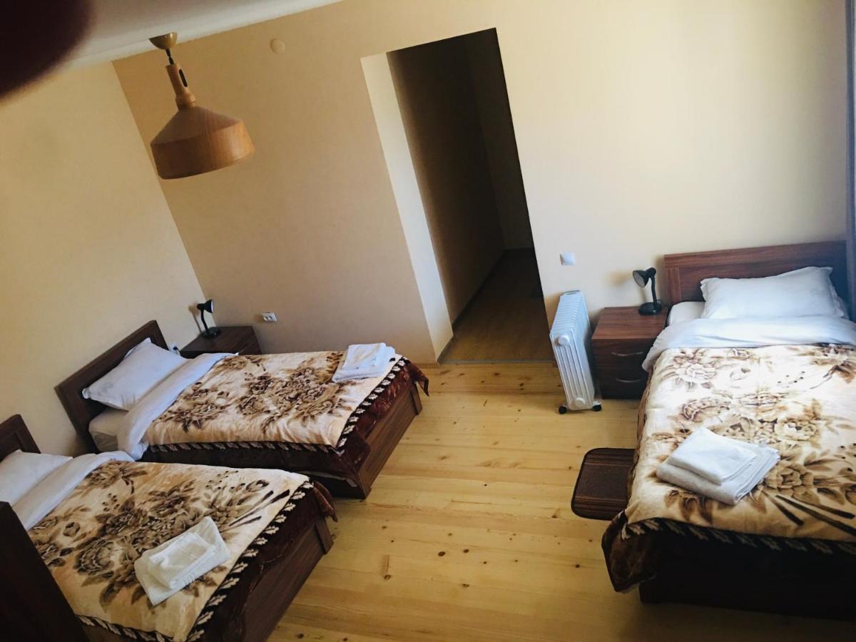 Guesthouse Alpenrose Mestia Bagian luar foto